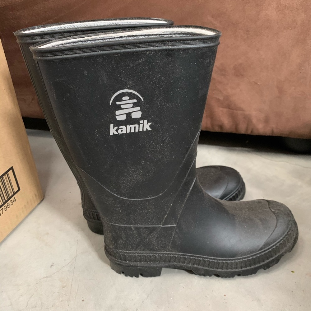 Like new size 2 rain boots
